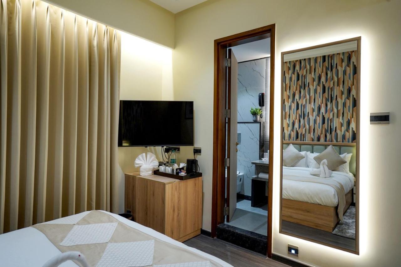 M2 Square By Monday Premium Hotel Nagpur Bagian luar foto