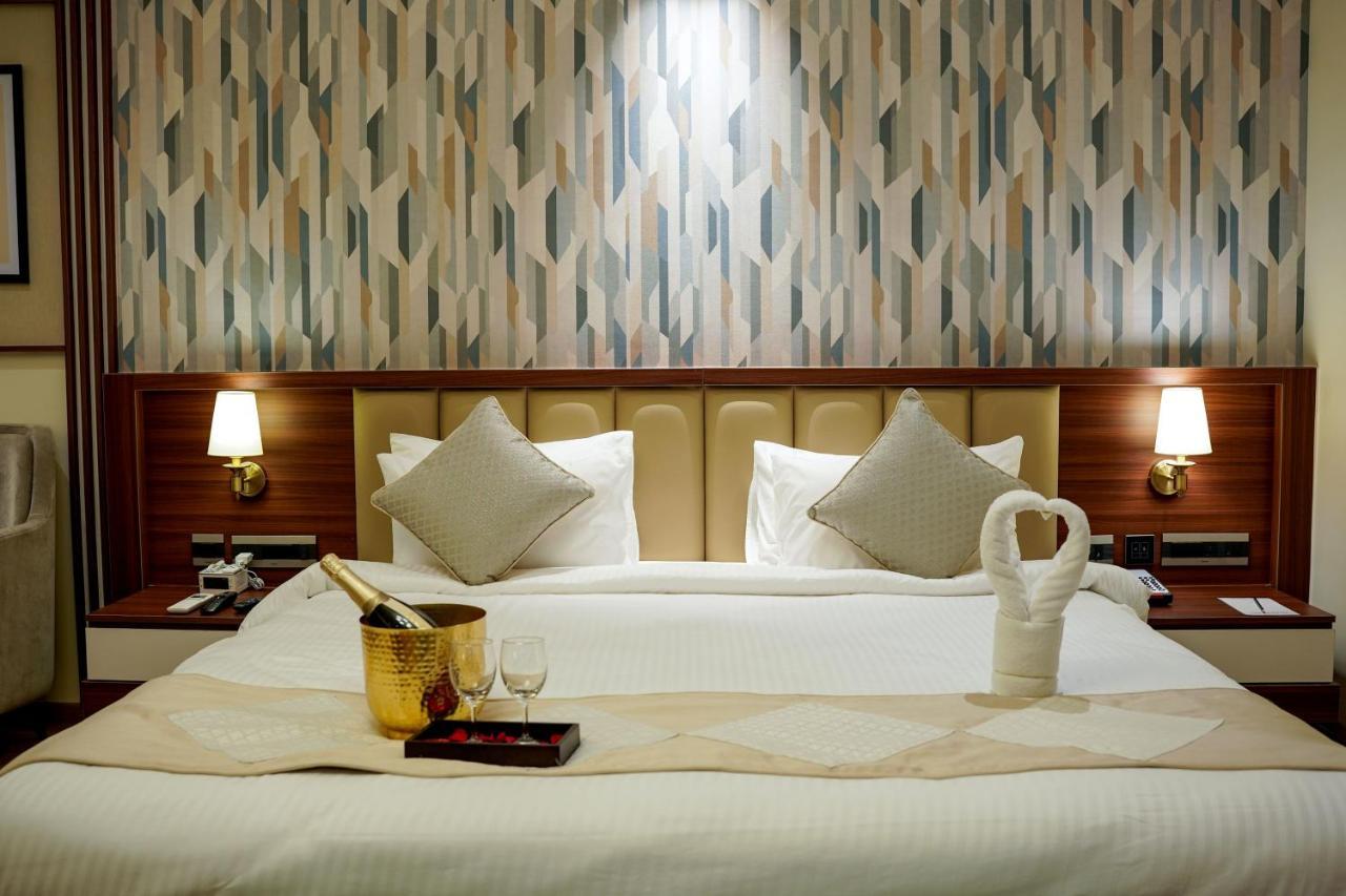 M2 Square By Monday Premium Hotel Nagpur Bagian luar foto
