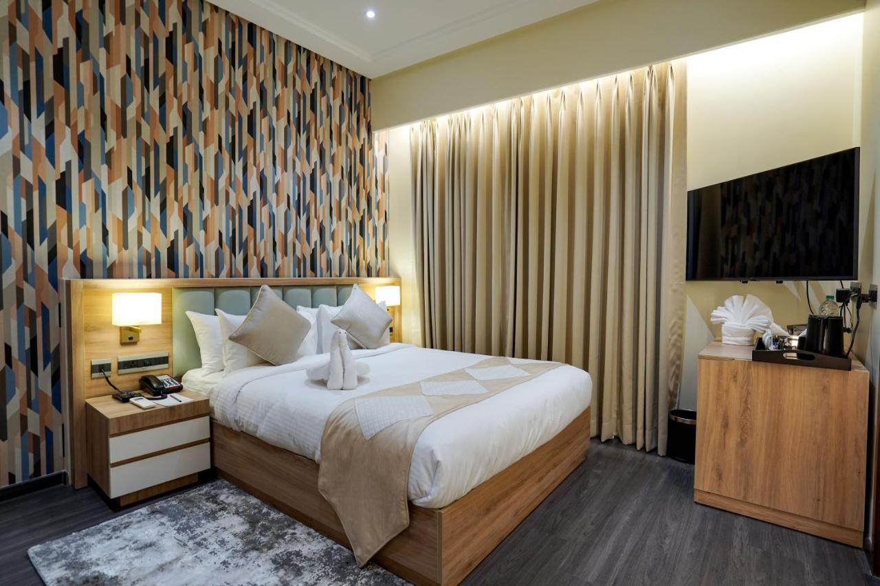 M2 Square By Monday Premium Hotel Nagpur Bagian luar foto