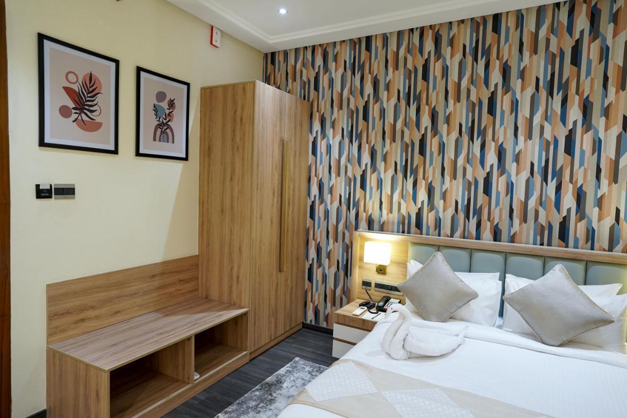 M2 Square By Monday Premium Hotel Nagpur Bagian luar foto