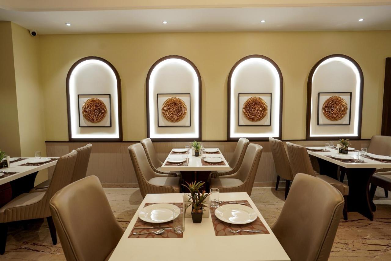 M2 Square By Monday Premium Hotel Nagpur Bagian luar foto